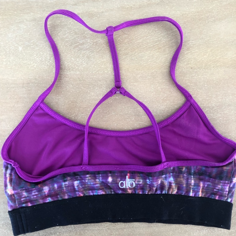 SUPER CUTE ALO YOGA SPORTS BRA